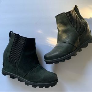 Sorel | Joan of Arctic Wedge Black Chelsea Boot